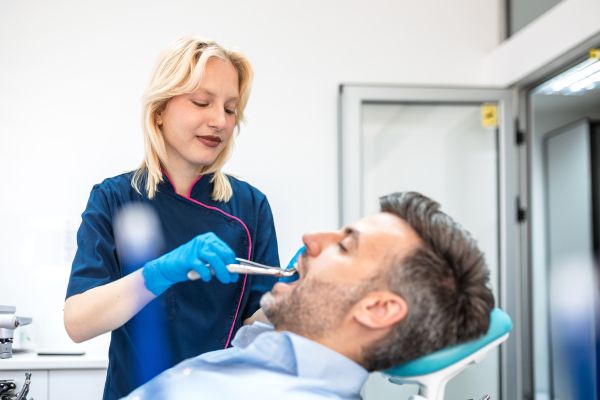 How To Choose Between Tooth Extraction And Root Canal